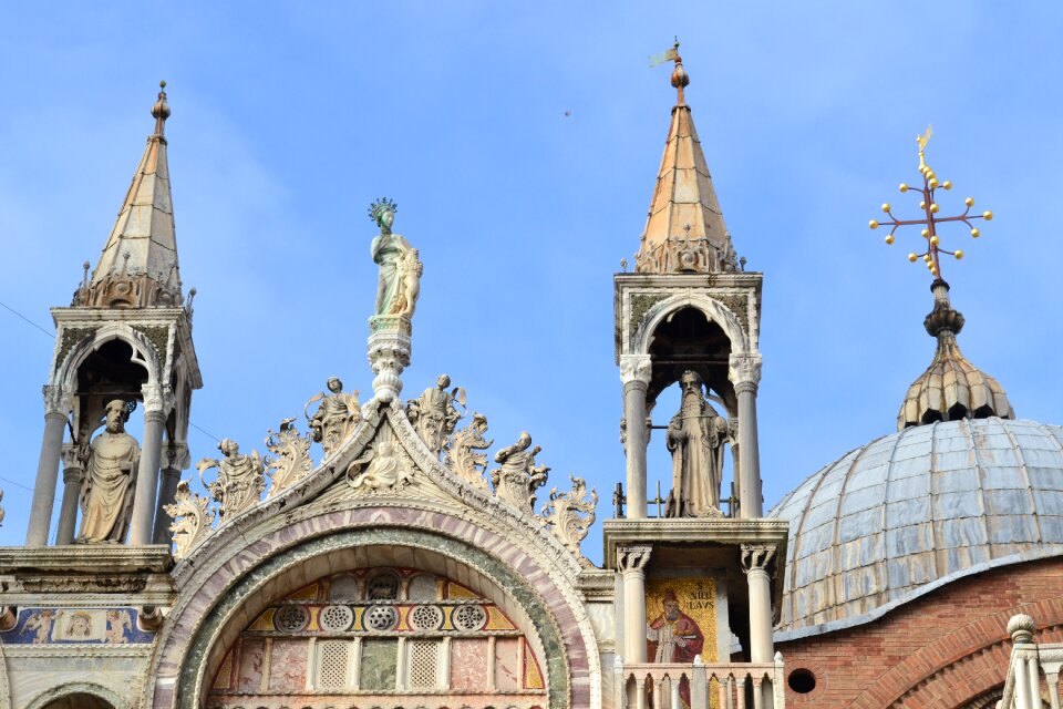 Palace venetian sculpture