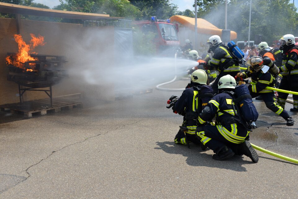 Firefighters delete breathing apparatus