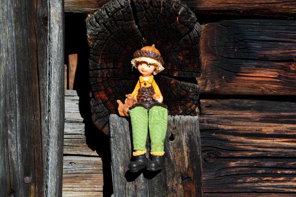 Figure wood sitting
