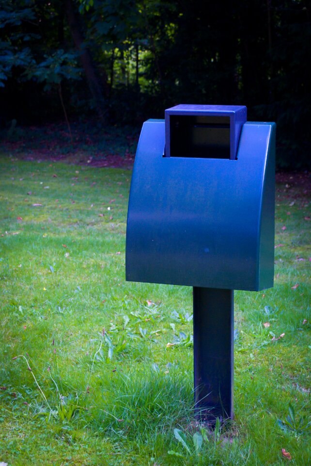 Waste bin trash can throw it away