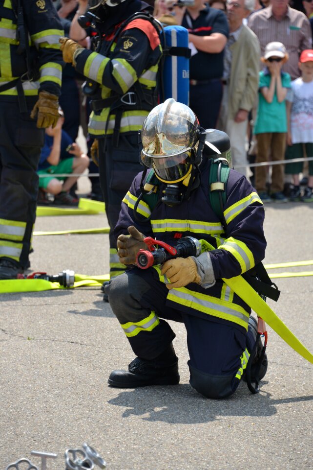 Firefighters delete breathing apparatus