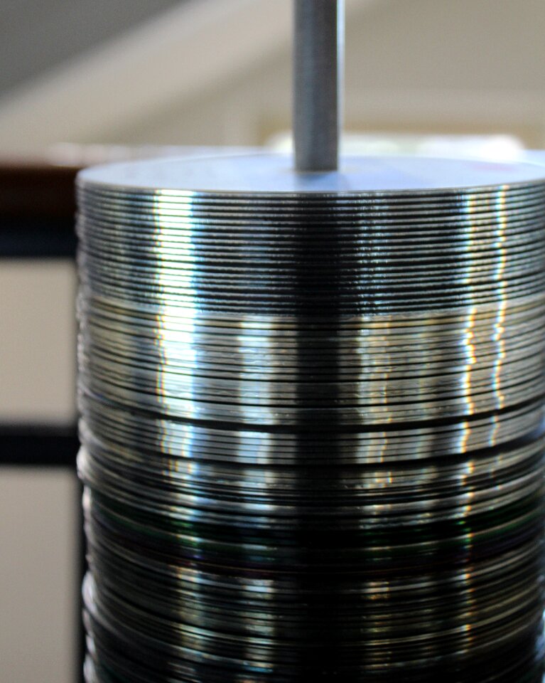 Mirroring compact disc data