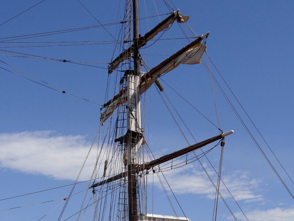 Rigging sailing ship