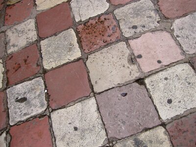 Square pattern wall