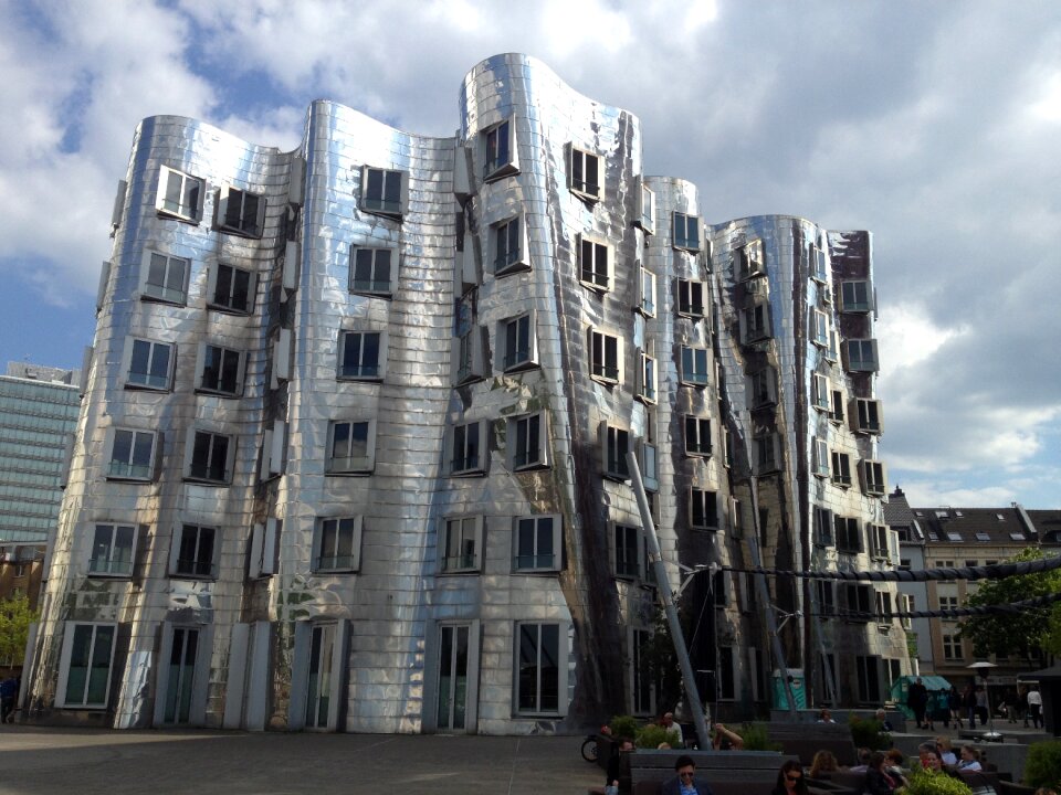 Duesseldorf building architect