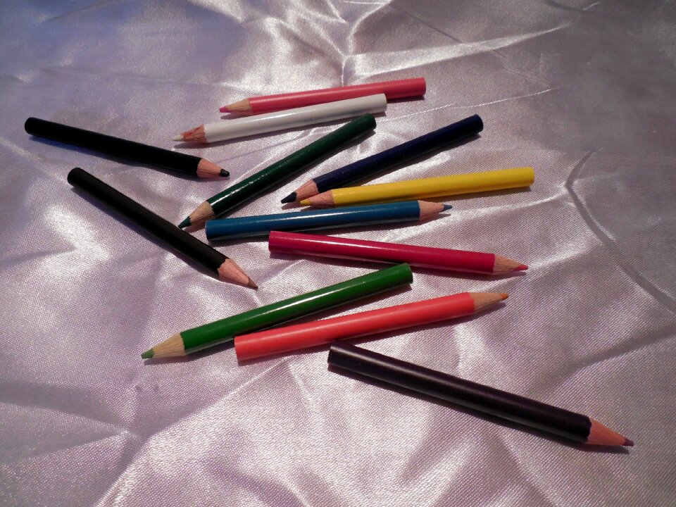 Colour pencils crayons colored pencils