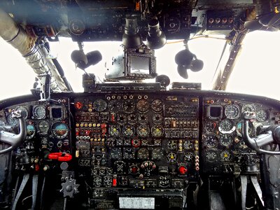 Cockpit aircraft driver