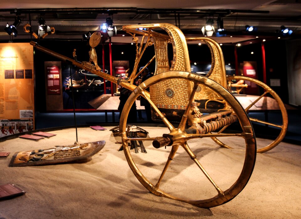 Chariot tutankhamun burial chamber