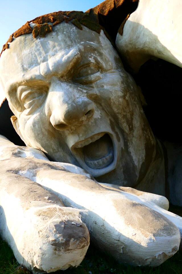 Stone cry figure