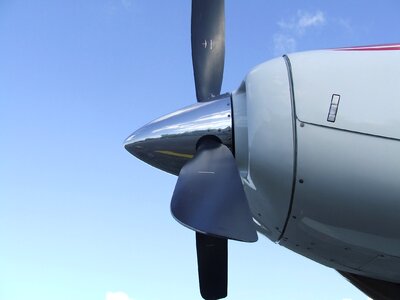 Propeller aircraft motor photo