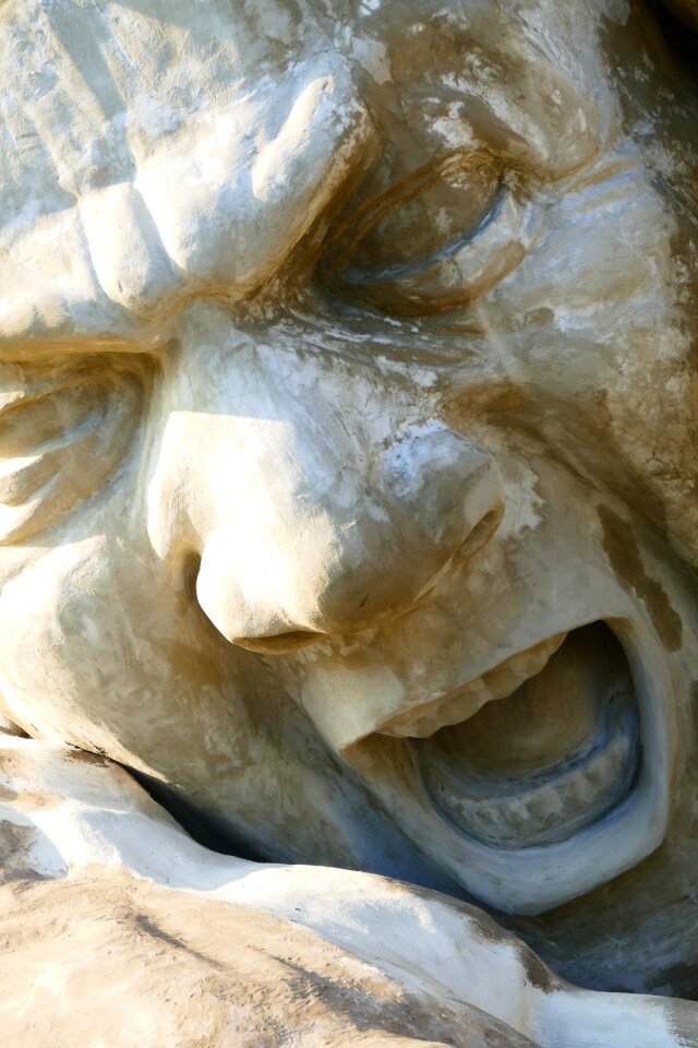 Stone cry figure