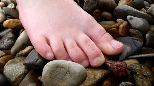 Flushed barefoot stones