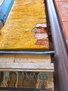 Structure cornice ram