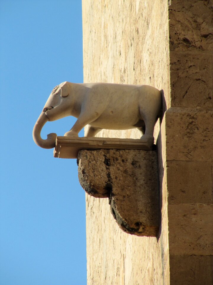 Facade figure elephant