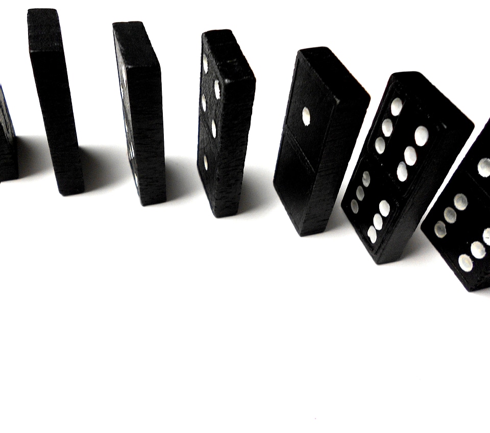 Balance game black and white