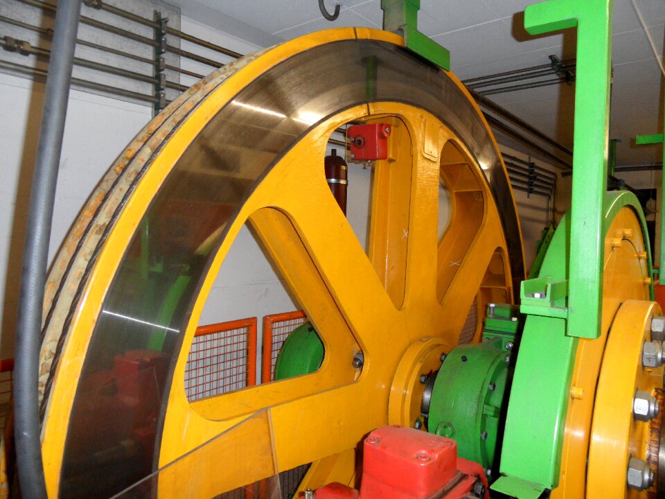 Power wheel traction wheel