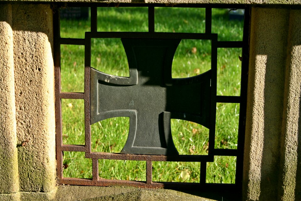 Commemorate memorial stone cemetery