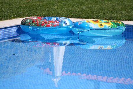 Floats lawn toys