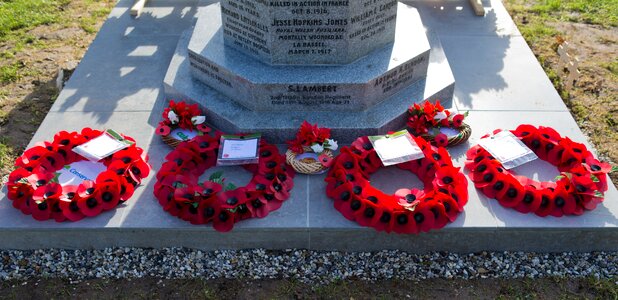 Remembrance monument death photo