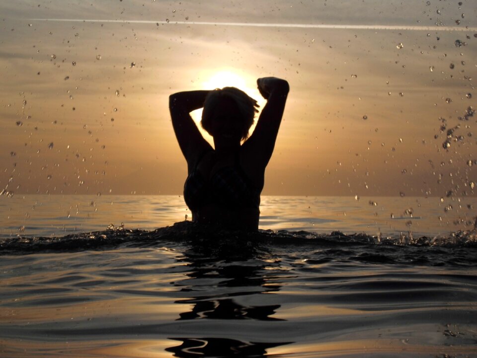 Silhouette sun inject