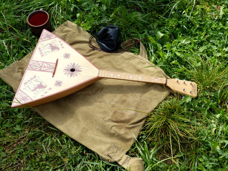 Plucked string instrument russia music