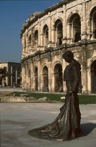 Amphitheater torero statue photo