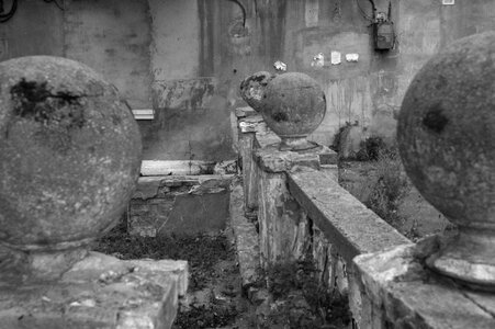 The ruins of the crack old