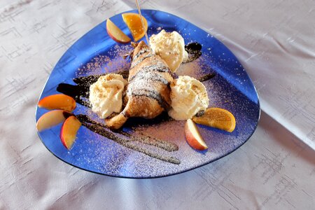 Ice plate vanilla ice cream sweet dish