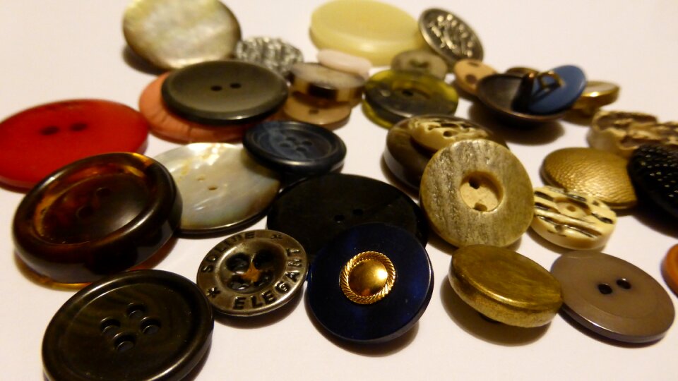 Button dose haberdashery mixed