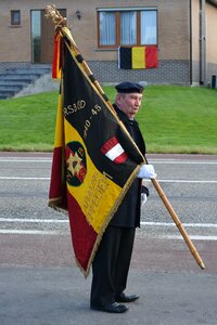 Man belgian flag war memorial