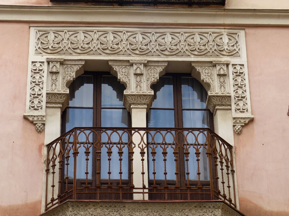 Castile window facade