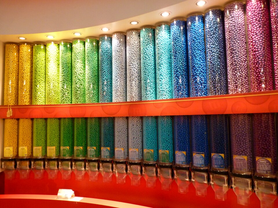 Peanut rainbow colors container