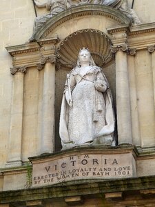 Monument queen victoria