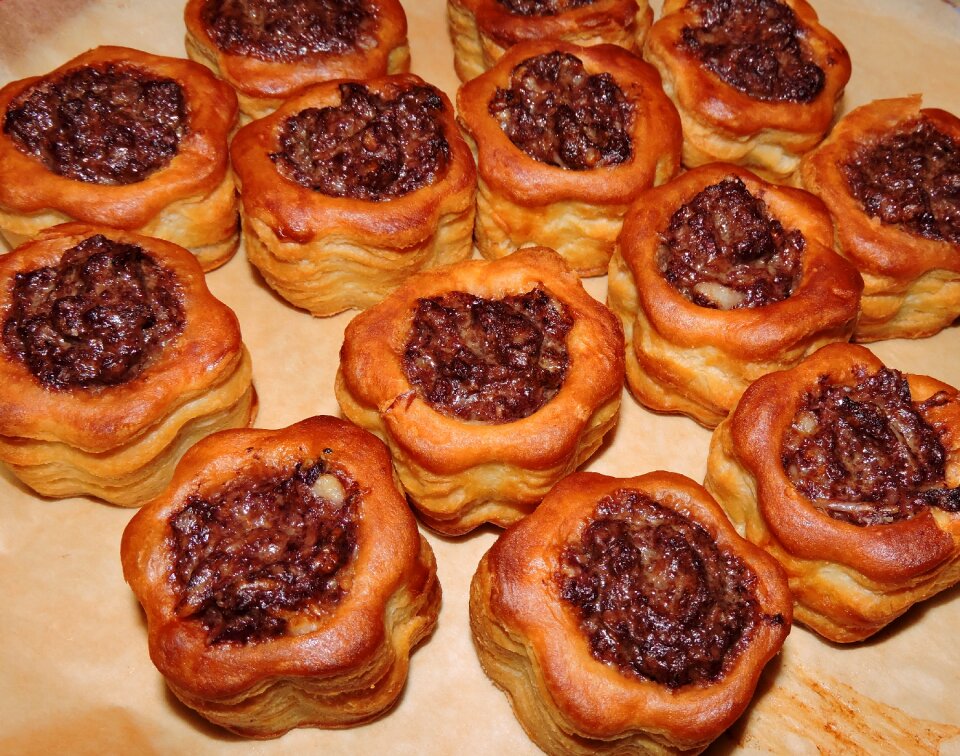 Food chicory puff pastry