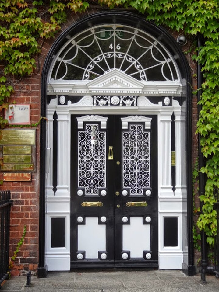 Decorations entry style