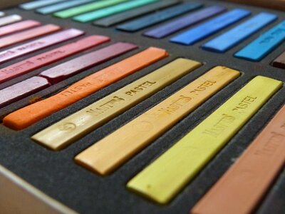 Chalk color her