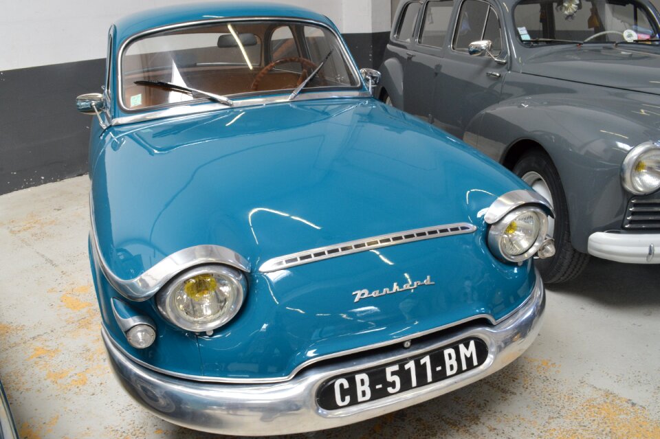 Automobile touring vintage