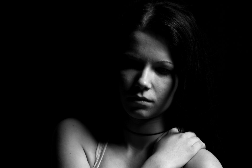 Portrait brunette hand