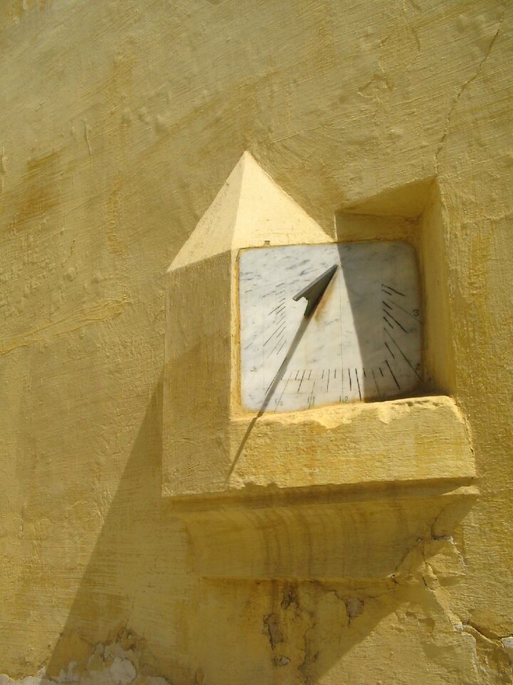 Meknès time sundial