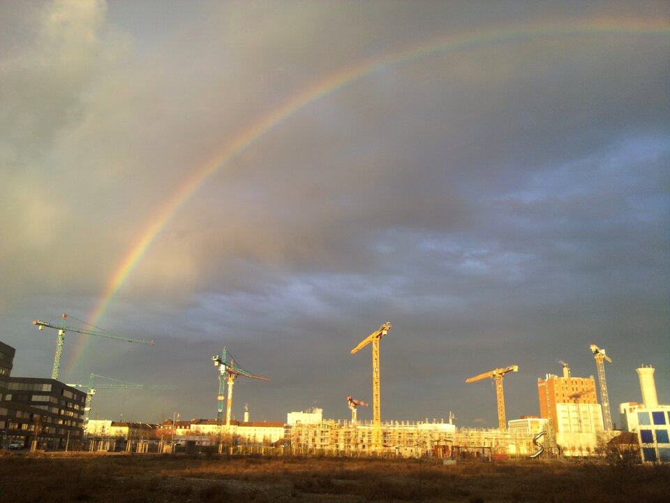 Rainbow baukran thunderstorm