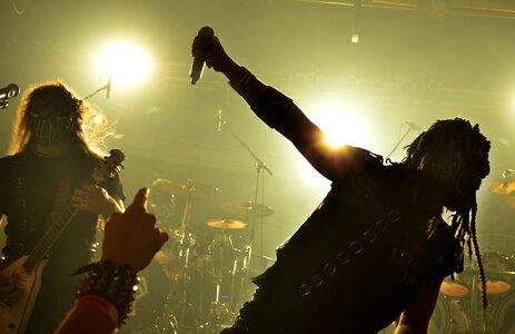 Silhouette hand singer
