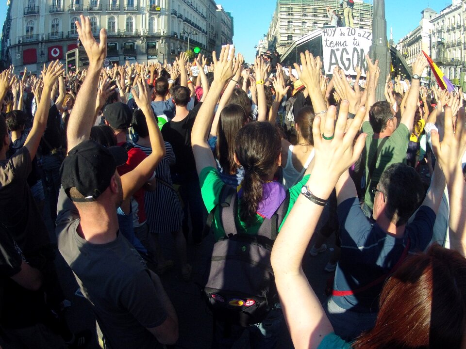 Sun madrid flags