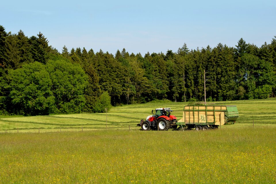 Trailers hay harvest