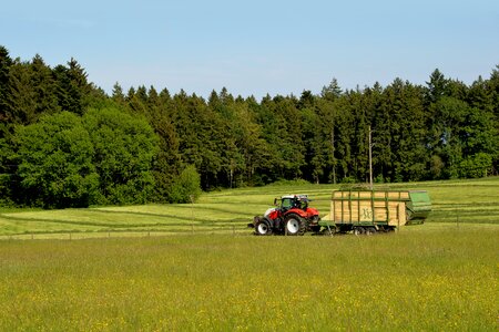 Trailers hay harvest