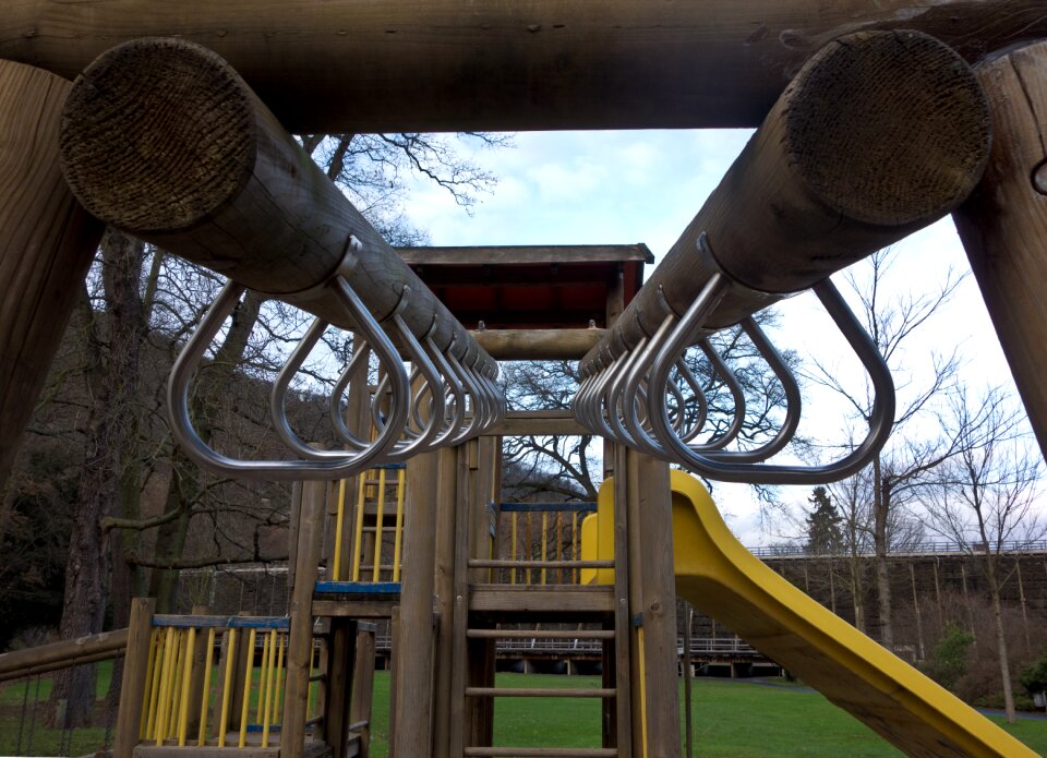 Play game device swing seat