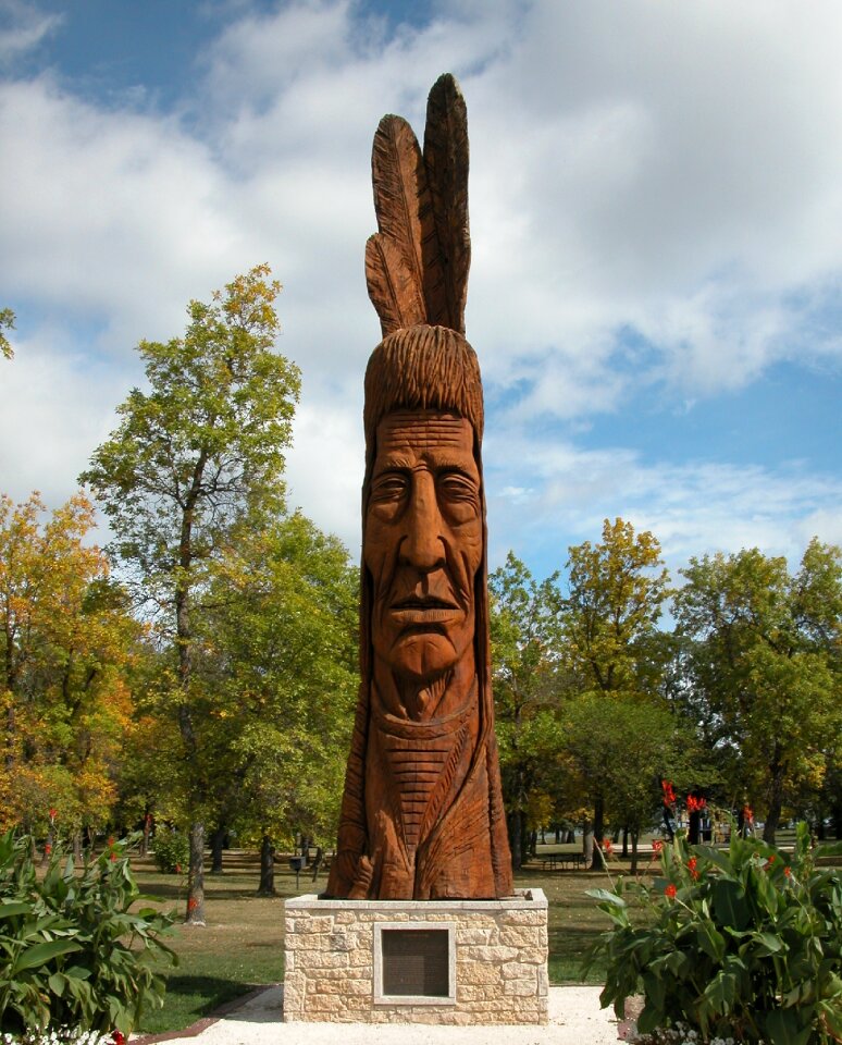Monument stature canada