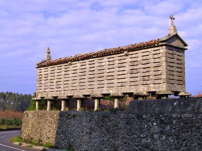 Horrio corn and wheat barn work in stone