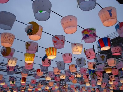Place bel-air lanterns colors