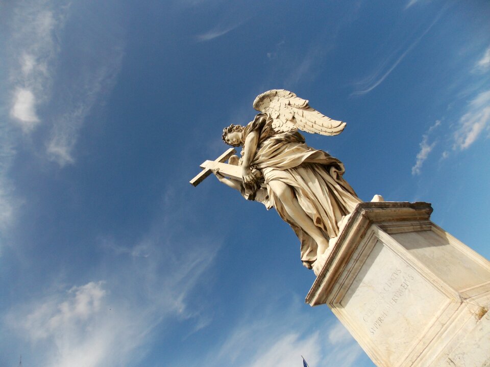Sculpture monument