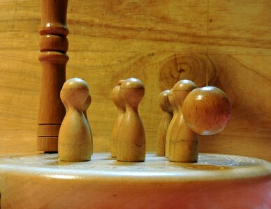 Wood ball pendulum